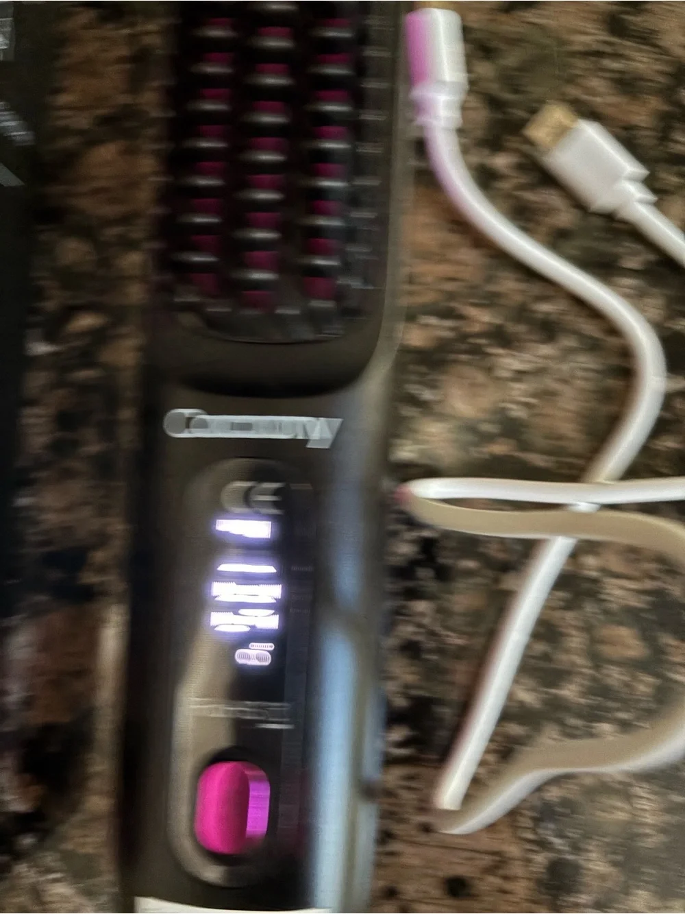Heated wireless Brush in Black and Pink